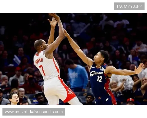 开拓者前场板强冲,二次进攻得分